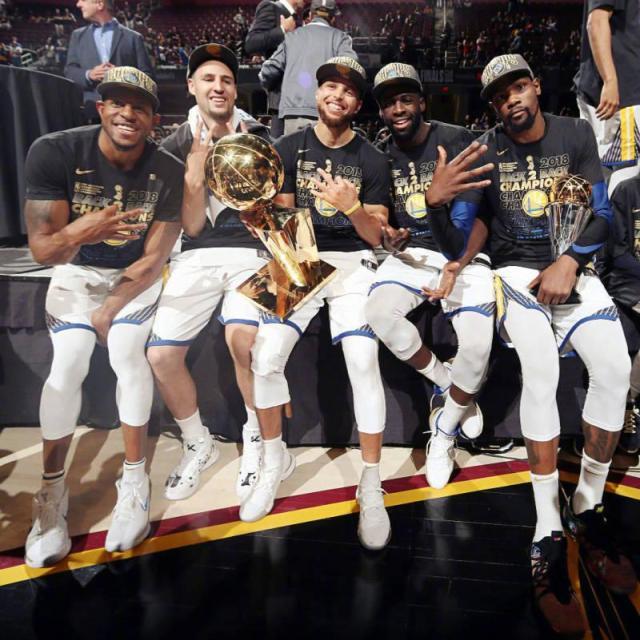 开云登录入口-勇士老板再忆球队黄金时代 五小球衣或都将被退役